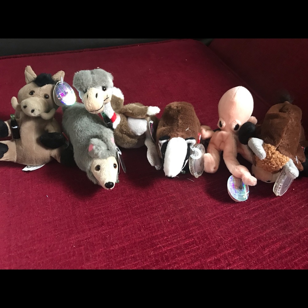 6 Coca Cola international beanies